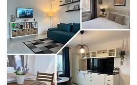 Evan Cozy Flat With Balcony & Parking, 13 September